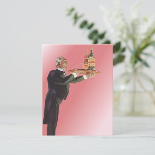 butler in een smoking serveert wijn op dienblad (Staand voorkant)