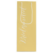 Butter Geel Gestileerde Script Bruidsmeisje Bruids Wijn Cadeautas (Voorkant)