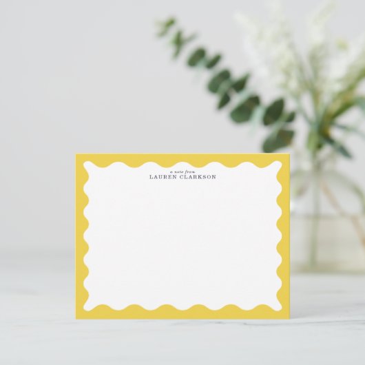 Butter Yellow Wavy Frame Note Card Kaart (Staand voorkant)