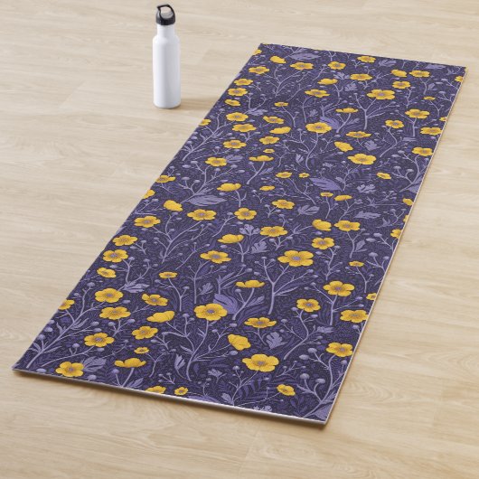 Buttercups, geel en violet yogamat (In situ)