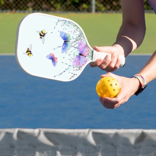 Butterflies en bijen die op Pickleball Paddle vlie (Insitu)