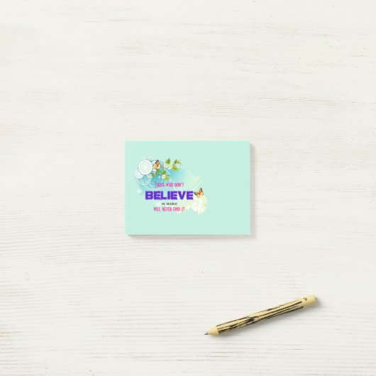 Butterflies en bloesems met een Magic Quote Post-it® Notes (Op bureau)