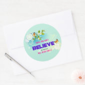 Butterflies en bloesems met een Magic Quote Ronde Sticker (Envelop)