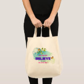 Butterflies en bloesems met een Magic Quote Tote Bag (Voorkant (product))