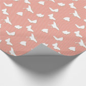 Butterflies en instripes - wit op perziken cadeaupapier (Hoek)
