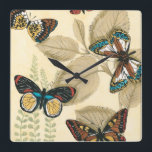 Butterflies glijdend over bladeren vierkante klok<br><div class="desc">Als u niet weet hoe prachtige vlinders dit schilderij u zal helpen begrijpen. Megan Meagher creëerde een prachtige renditie van een groep vlinders die over bladeren zweefden. Een prachtig kunstwerk om je thuis in te zetten!</div>