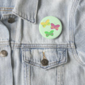Butterflies op lichtgroene achtergrond ronde button 5,7 cm (In situ)