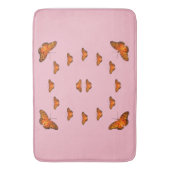 Butterflies op roze Bath Mat (Voorkant Verticaal)