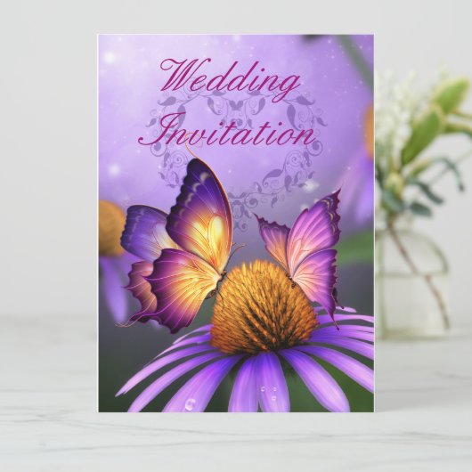 Butterflies over de uitnodiging voor een Paarse Da (Staand voorkant)