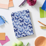 Butterflies Pattern Waterverf Blue iPad Pro Cover<br><div class="desc">Indigoblauw en wit waterverf vlinderschilderij. Originele kunst van Nic Squirrell.</div>