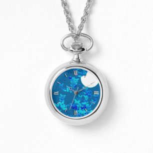 Butterflies tegen blauwe nachtelijke hemel, maansc horloge