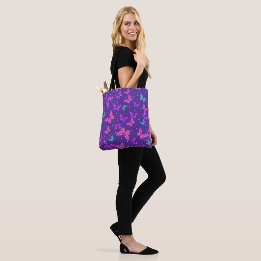 Butterfly dans tote bag (Op model)