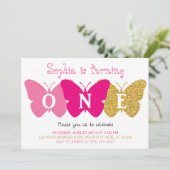 Butterfly Eerste Verjaardag Uitnodiging | Roze en (Staand voorkant)