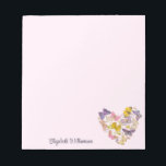 Butterfly Heart Feminine Pastel Roze Script Name Notitieblok<br><div class="desc">Gemengde media kleurrijk vlinderhart met faux gouden glitterelementen,  geschikt voor elke gelegenheid,  zoals Valentijnsdag,  Moederdag,  of enige andere dag om je liefde en waardering voor iemand speciaal in je leven te shows.</div>