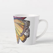 Butterfly landing on flower collection latte mok (Rechts)