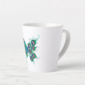 Butterfly met Green Peacock Feathers Latte Mok (Rechterhoek)
