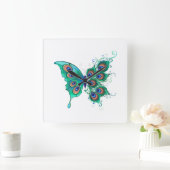 Butterfly met Green Peacock Feathers Vierkante Klok (Huis)