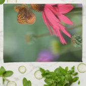 Butterfly on Coneflower Theedoek (Gevouwen)