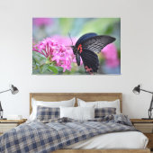 Butterfly on flower canvas afdruk (Insitu (Slaapkamer))