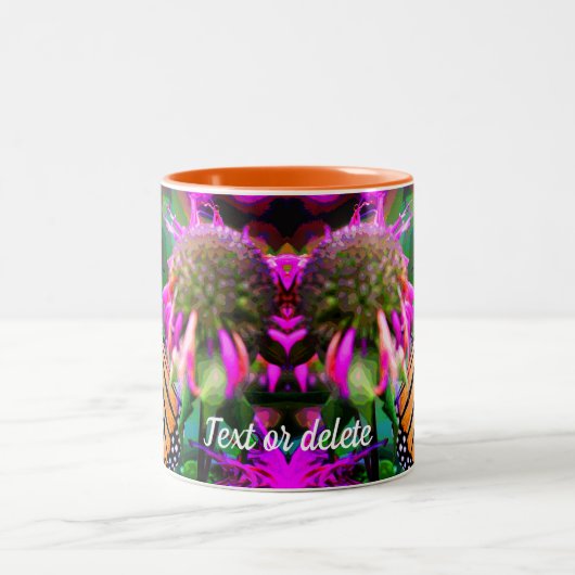 Butterfly on Flower Digital Art, gepersonaliseerd Tweekleurige Koffiemok (Center)