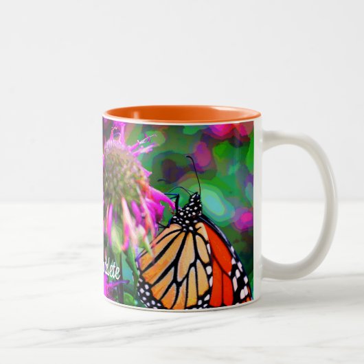 Butterfly on Flower Digital Art, gepersonaliseerd Tweekleurige Koffiemok (Rechts)