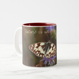 Butterfly on flower tweekleurige koffiemok