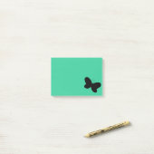 Butterfly on Green Post It Note (Op bureau)