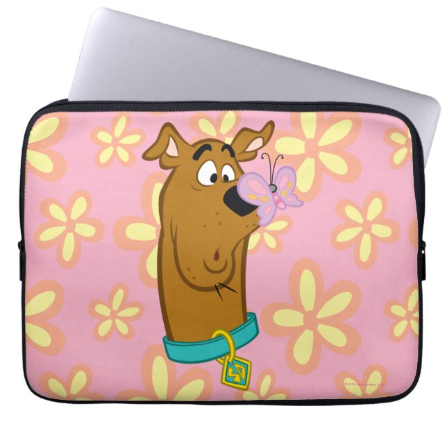 Butterfly on Scooby-Doo's neus Laptop Sleeve (Voorkant)
