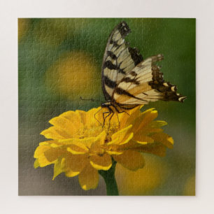 Butterfly on Yellow Zinnia Legpuzzel