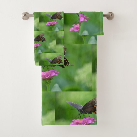 Butterfly on Zinnia Pattern Bad Handdoek (Insitu)