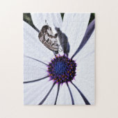 Butterfly op White Daisy | Uitdaging Legpuzzel (Verticaal)