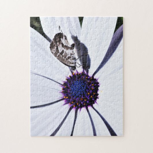 Butterfly op White Daisy | Uitdaging Legpuzzel (Verticaal)