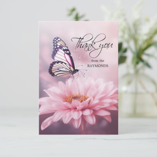 Butterfly Pink Daisy Flower Sympathy Begrafenis Bedankkaart (Staand voorkant)
