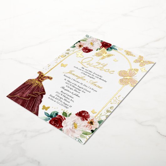 Butterfly Quince Burgundy Marsala Dress Gold Folie Uitnodiging (Gedraaid)