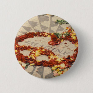 Button aardbeivelden