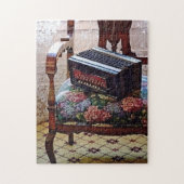 Button accordeon op stoel met bloemrijke stoel legpuzzel (Verticaal)