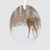 Button Buck Deer in Winter White Snowy Field Ornament (voorkant)