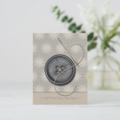 Button met naald- en schroefdraadnaaiontwerp briefkaart (Staand voorkant)