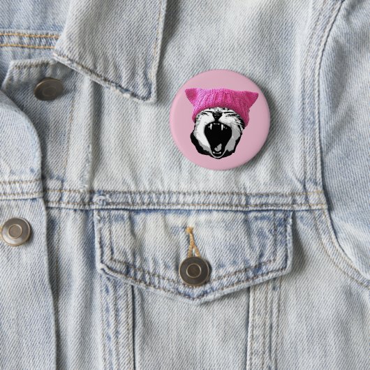 Button met poesjes en petten (In situ)