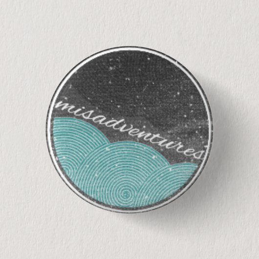Button "Misadventures" (Voorkant)