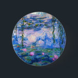 Button Monet Water Lilies<br><div class="desc">Knop Monet Water Lilies. Olieverf op canvas vanaf 1916. Monet schilderde zijn beroemde waterlelie obsessief in de laatste jaren van zijn loopbaan, waarbij hij inspiratie putte uit het licht van de zon en het verschuivende effect ervan op het water, de aquatische bloemen en de bladeren. Dit schilderij is voorzien van...</div>