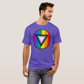 Button T-Shirt van Progress Pride-driehoek (Voorkant volledig)