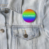 Button voor kleurrijke regenboogvrijwilligers (In situ)