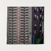 Buttonnen op een geluidsmixer in een opnamestudio. wandkleed (Voorkant (horizontaal))