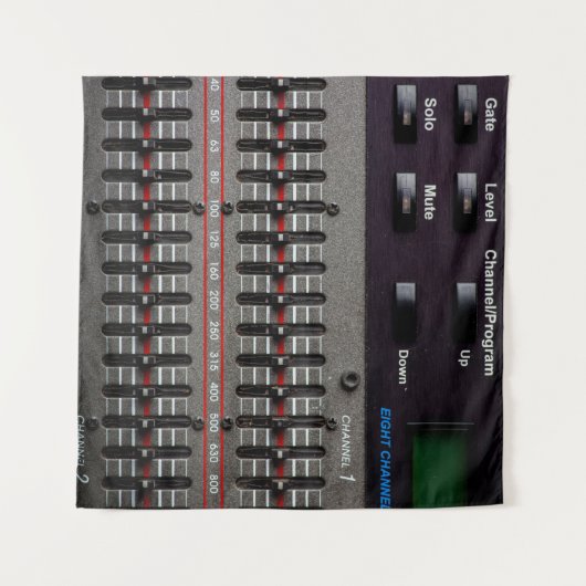 Buttonnen op een geluidsmixer in een opnamestudio. wandkleed (Voorkant (horizontaal))