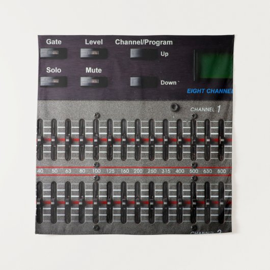 Buttonnen op een geluidsmixer in een opnamestudio. wandkleed (Voorkant)