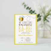 BUZING VOOR DE ARRIVAL VAN BA-Baby shower-geel Briefkaart (Staand voorkant)