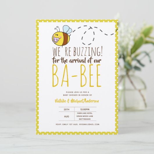 BUZING VOOR DE ARRIVAL VAN BA-Baby shower-geel Kaart (Staand voorkant)