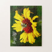 Buzz Off Bee op Bright Gele Wilde Bloem Legpuzzel (Verticaal)