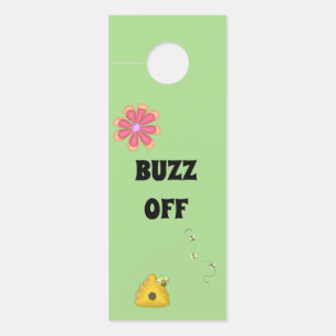BUZZ OFF komt in aangepaste buisjes met de indruk Deurhanger